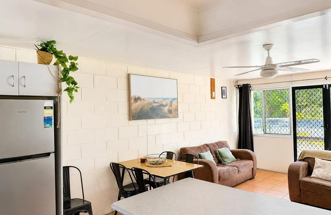Pippies Beachhouse Backpackers-1
